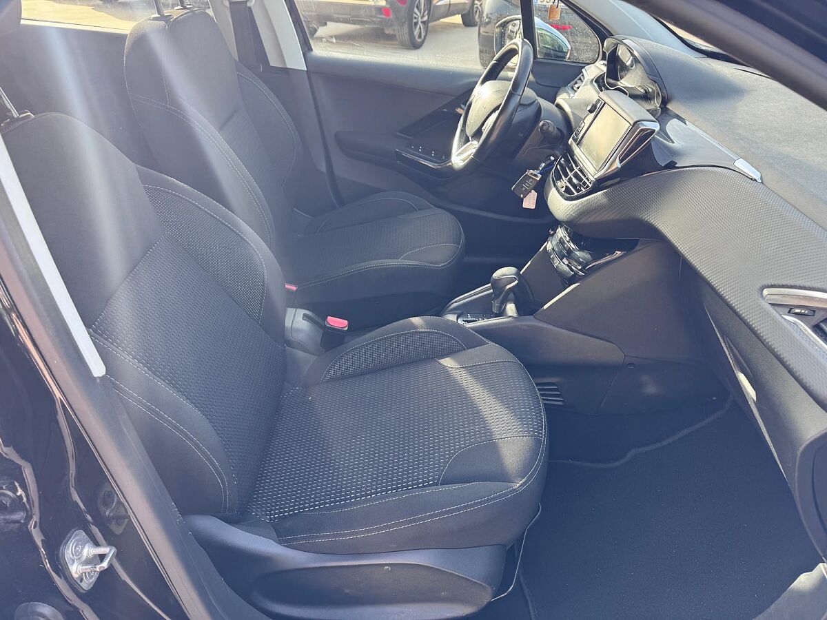 PEUGEOT 208 TECH 1.2 E-THP LPG AUTO SPANISH LHD IN SPAIN 70000 MILES SUPER 2019